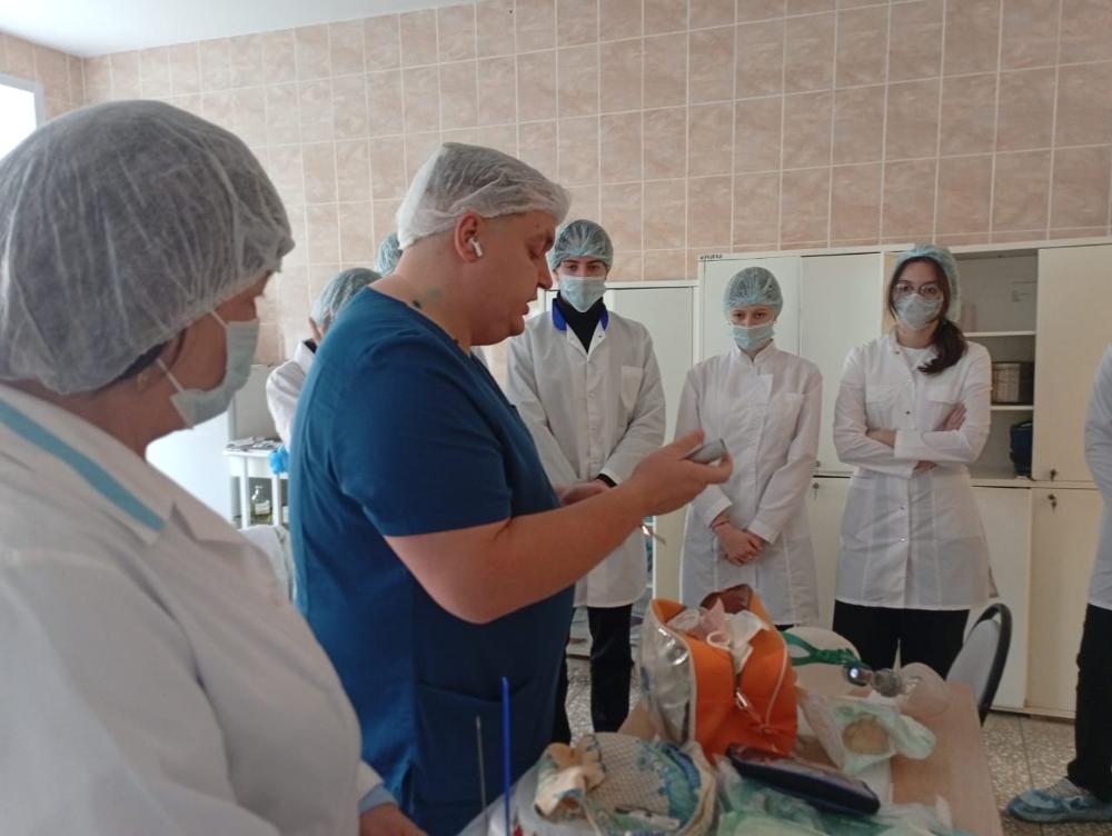 В рамках программы профориентации обучающиеся 10 класса МБОУ СОШ №2 посетили Сосновскую ЦРБ