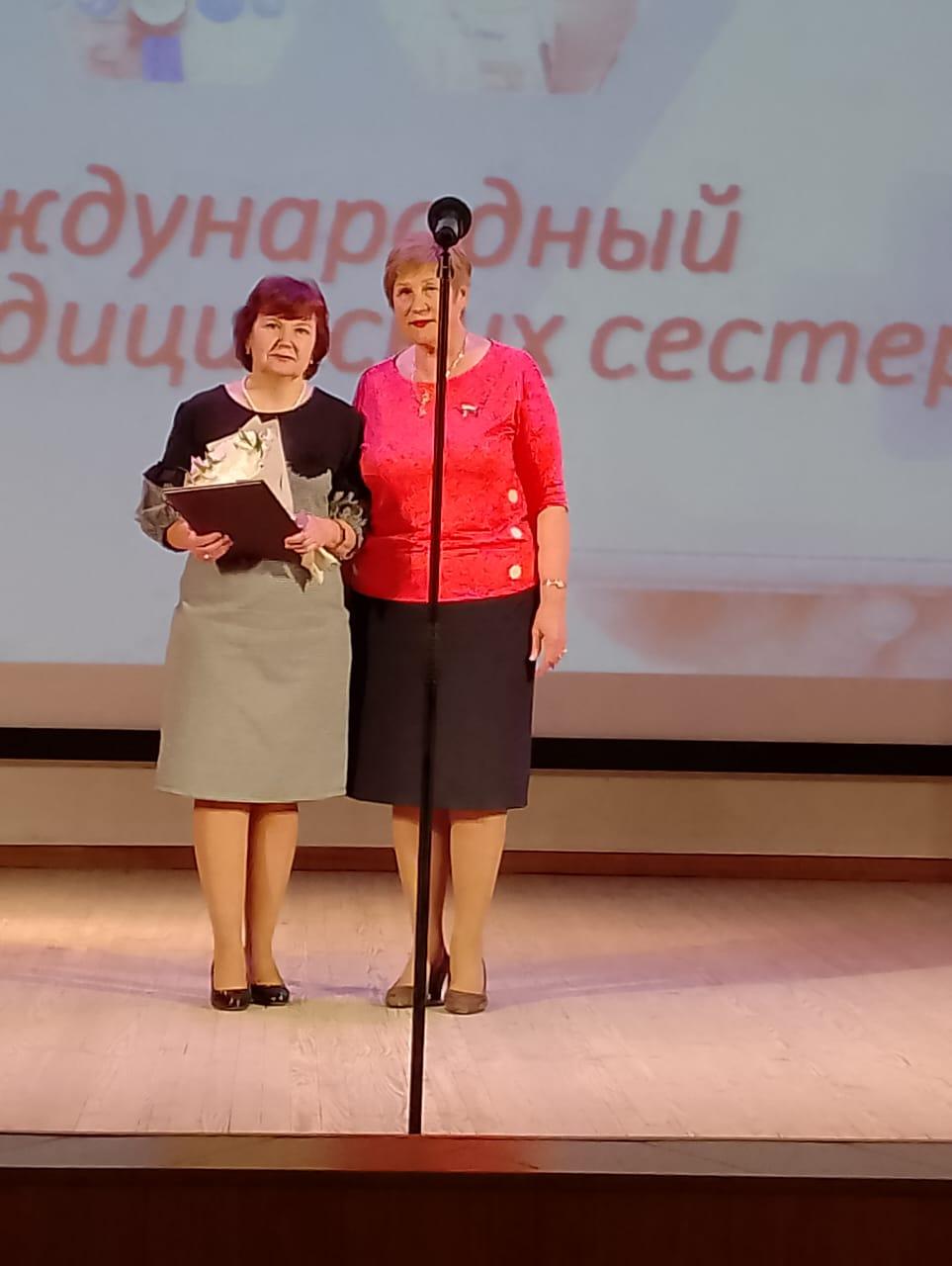 Медицинские сёстры Сосновской ЦРБ получили награды в правительстве региона